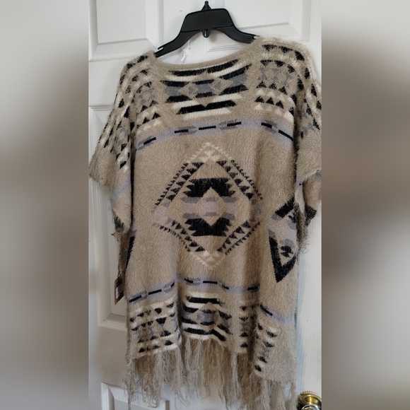 NWT PQLA Fringe Boho Poncho/Sweater - Picture 12 of 12